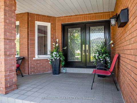 Photo 1 at 98 Arrowhead Drive, East Woodbridge, Vaughan
