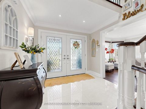 Photo 2 at 98 Arrowhead Drive, East Woodbridge, Vaughan