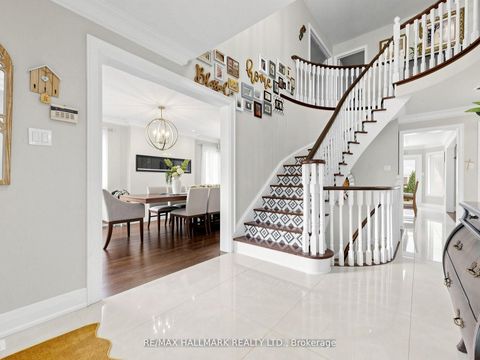 Photo 3 at 98 Arrowhead Drive, East Woodbridge, Vaughan