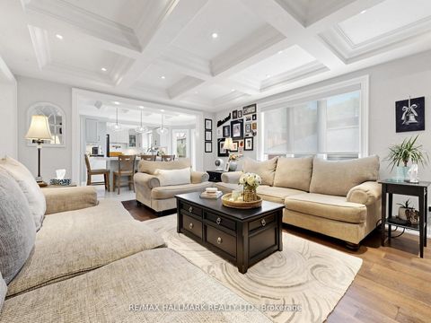 Photo 7 at 98 Arrowhead Drive, East Woodbridge, Vaughan