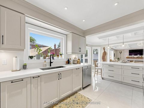 Photo 15 at 98 Arrowhead Drive, East Woodbridge, Vaughan