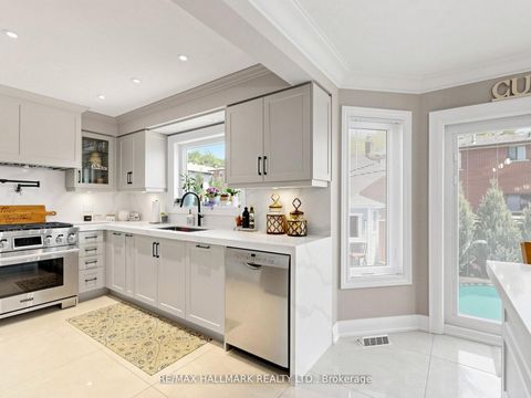 Photo 18 at 98 Arrowhead Drive, East Woodbridge, Vaughan