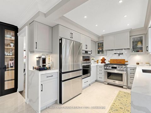 Photo 19 at 98 Arrowhead Drive, East Woodbridge, Vaughan
