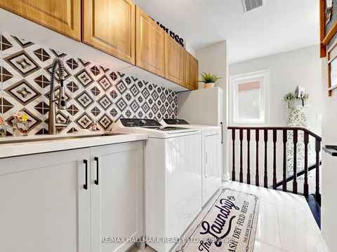Photo 22 at 98 Arrowhead Drive, East Woodbridge, Vaughan