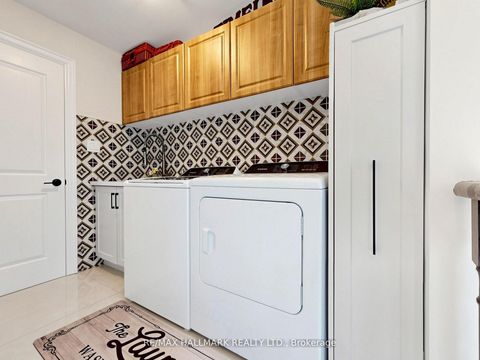 Photo 23 at 98 Arrowhead Drive, East Woodbridge, Vaughan