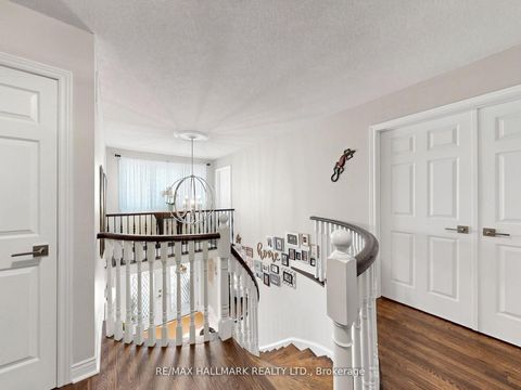 Photo 25 at 98 Arrowhead Drive, East Woodbridge, Vaughan