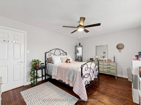 Photo 33 at 98 Arrowhead Drive, East Woodbridge, Vaughan