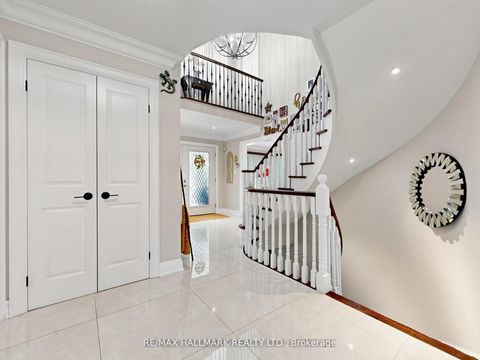 Photo 42 at 98 Arrowhead Drive, East Woodbridge, Vaughan