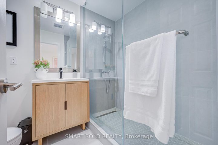 Photo 30 at 4 Knollview Crescent, Bayview Village, Toronto