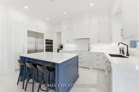 Photo 10 at 54 Winthrop Crescent, Vellore Village, Vaughan