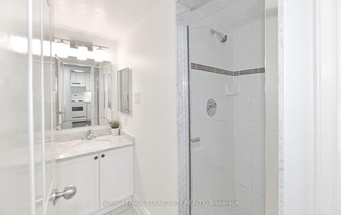 Photo 14 at 1113 - 711 Bay Street, Bay Street Corridor, Toronto