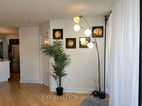 Photo 6 at 20 Blue Jays Way, Waterfront Communities C1, Toronto