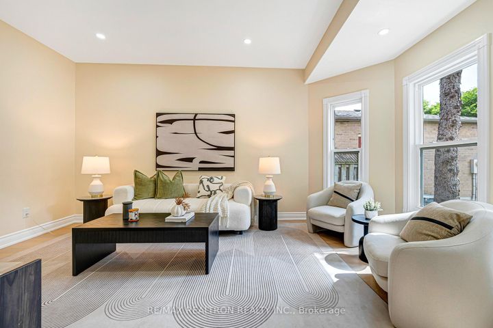 Photo 1 at 27 Captain Francis Drive, Buttonville, Markham