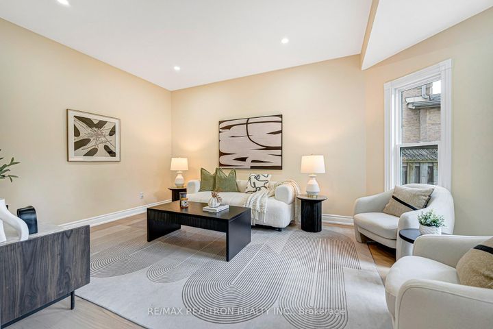 Photo 2 at 27 Captain Francis Drive, Buttonville, Markham