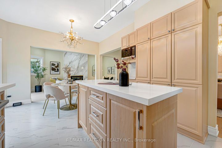 Photo 8 at 27 Captain Francis Drive, Buttonville, Markham