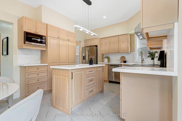 Photo 10 at 27 Captain Francis Drive, Buttonville, Markham