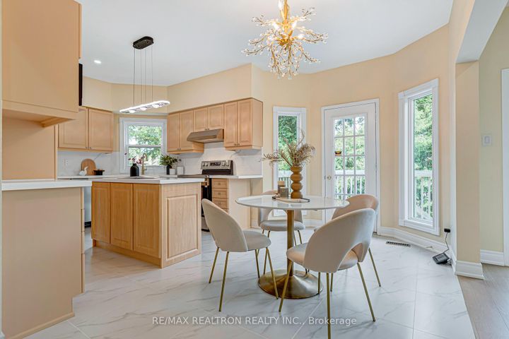 Photo 16 at 27 Captain Francis Drive, Buttonville, Markham