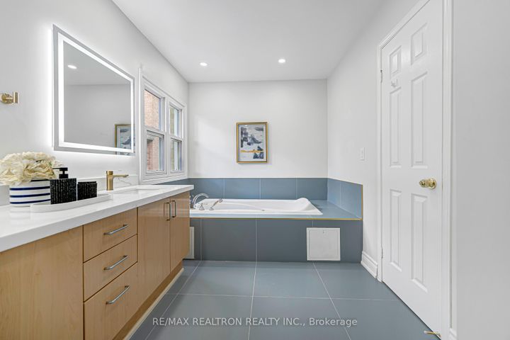 Photo 29 at 27 Captain Francis Drive, Buttonville, Markham