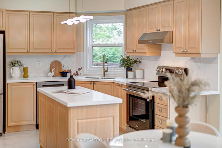 Photo 32 at 27 Captain Francis Drive, Buttonville, Markham