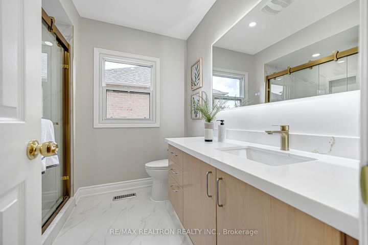 Photo 45 at 27 Captain Francis Drive, Buttonville, Markham