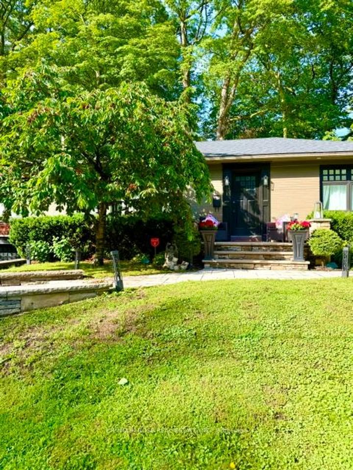 Photo 1 at 89 Holyrood Avenue, SW Southwest, Oakville