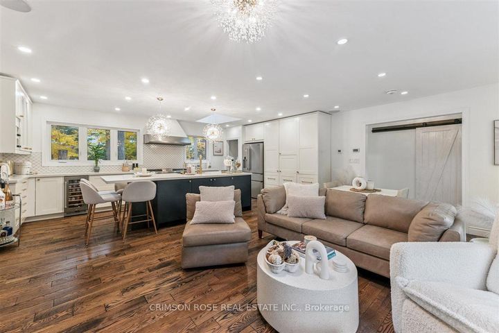 Photo 7 at 89 Holyrood Avenue, SW Southwest, Oakville