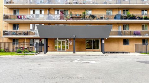 Photo 11 at 817 - 100 Dundalk Drive, Dorset Park, Toronto