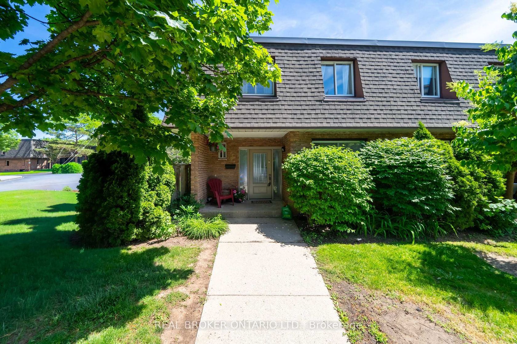 1 - 684 Dynes Road, Roseland, Burlington 2