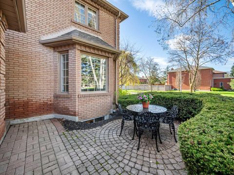 Photo 2 at 6 Colton Crescent S, Islington Woods, Vaughan