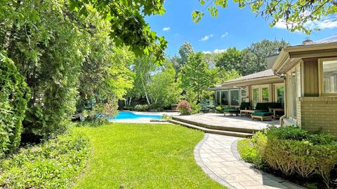 Photo 2 at 62 Wimpole Drive, Windfields, Toronto