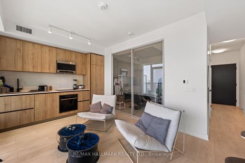 Photo 2 at 1611 - 127 Broadway Avenue, Mount Pleasant West, Toronto
