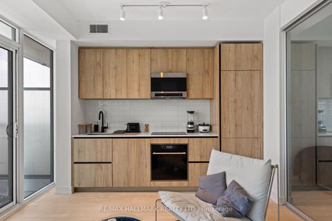 Photo 3 at 1611 - 127 Broadway Avenue, Mount Pleasant West, Toronto
