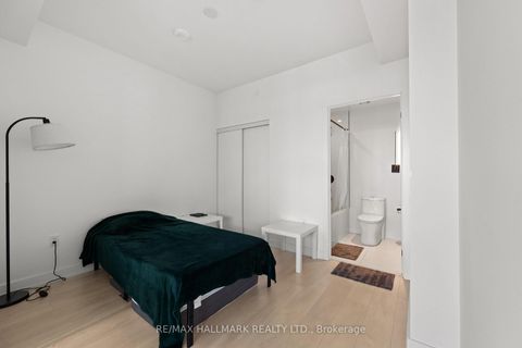 Photo 6 at 1611 - 127 Broadway Avenue, Mount Pleasant West, Toronto