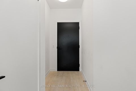 Photo 9 at 1611 - 127 Broadway Avenue, Mount Pleasant West, Toronto
