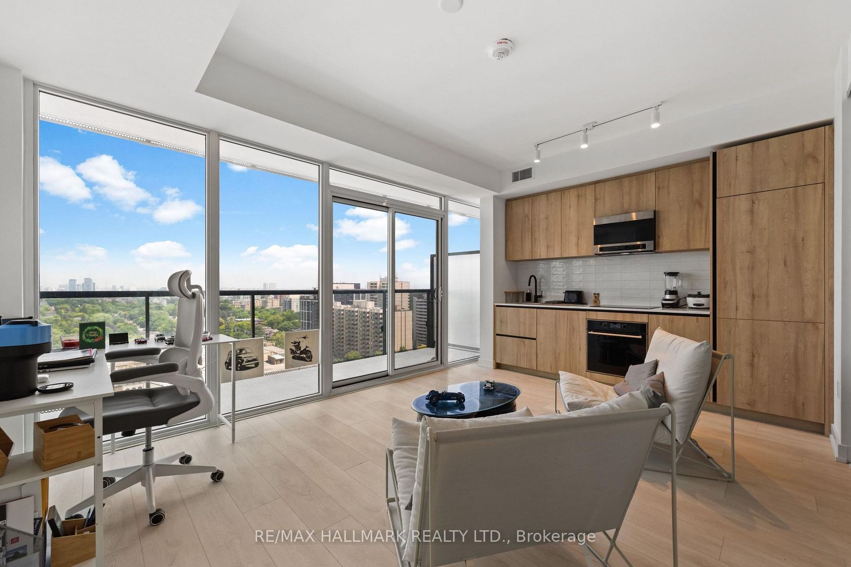1611 - 127 Broadway Avenue, Mount Pleasant West, Toronto 