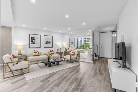 Photo 3 at 1008 - 33 Harbour Square, Waterfront Communities C1, Toronto