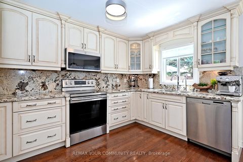 Photo 9 at 48 Haskell Crescent, Aurora Highlands, Aurora