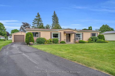 Photo 2 at 22 Emery Court, Sutton & Jackson's Point, Georgina