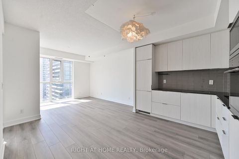 Photo 1 at 3506 - 318 Richmond Street W, Waterfront Communities C1, Toronto