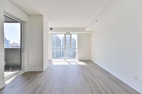 Photo 2 at 3506 - 318 Richmond Street W, Waterfront Communities C1, Toronto