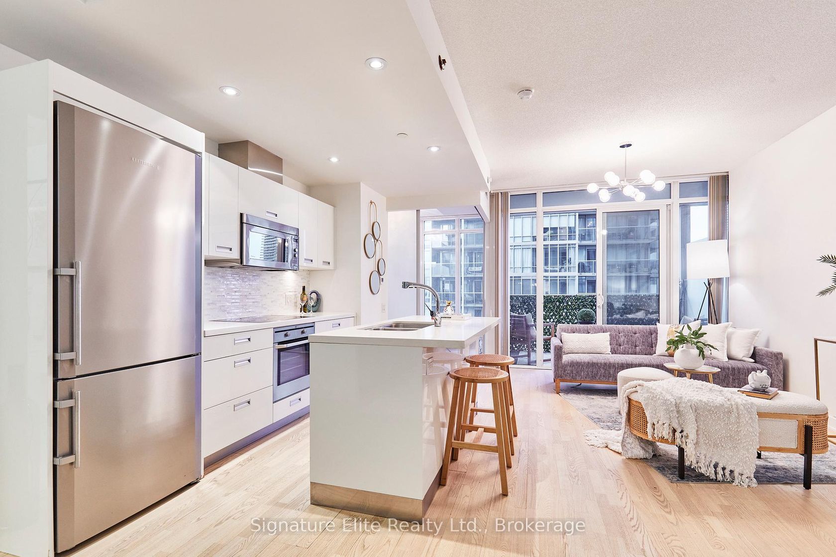 1210 - 88 Park Lawn Road N, Mimico, Toronto photo number 2