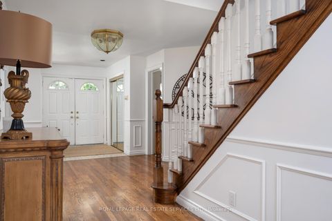 Photo 2 at 33 Lynnhaven Road, Lawrence, Toronto