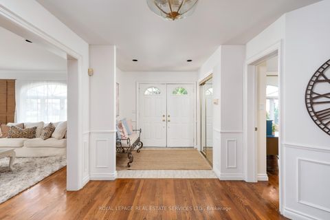 Photo 3 at 33 Lynnhaven Road, Lawrence, Toronto