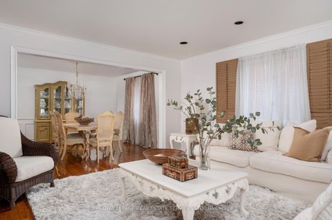 Photo 7 at 33 Lynnhaven Road, Lawrence, Toronto