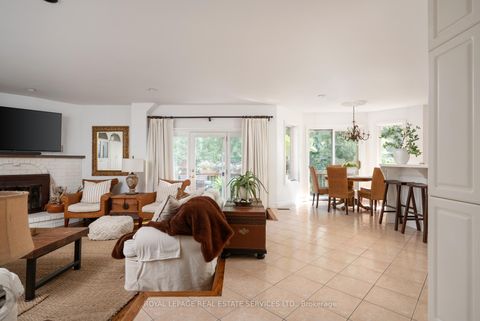 Photo 12 at 33 Lynnhaven Road, Lawrence, Toronto