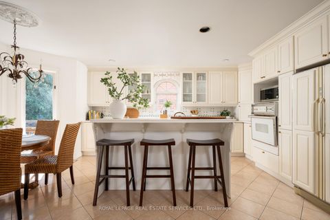 Photo 16 at 33 Lynnhaven Road, Lawrence, Toronto