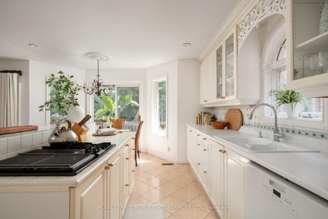 Photo 18 at 33 Lynnhaven Road, Lawrence, Toronto
