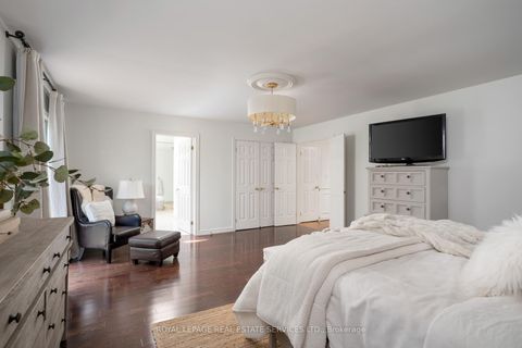 Photo 27 at 33 Lynnhaven Road, Lawrence, Toronto