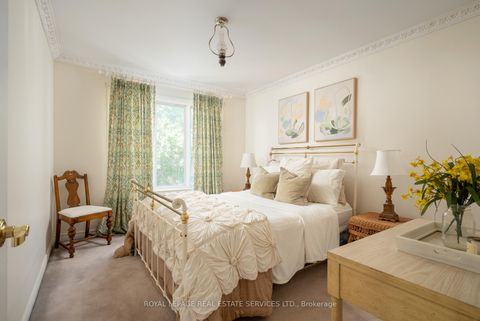 Photo 37 at 33 Lynnhaven Road, Lawrence, Toronto