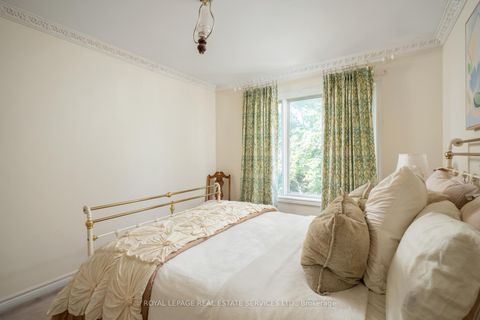 Photo 38 at 33 Lynnhaven Road, Lawrence, Toronto